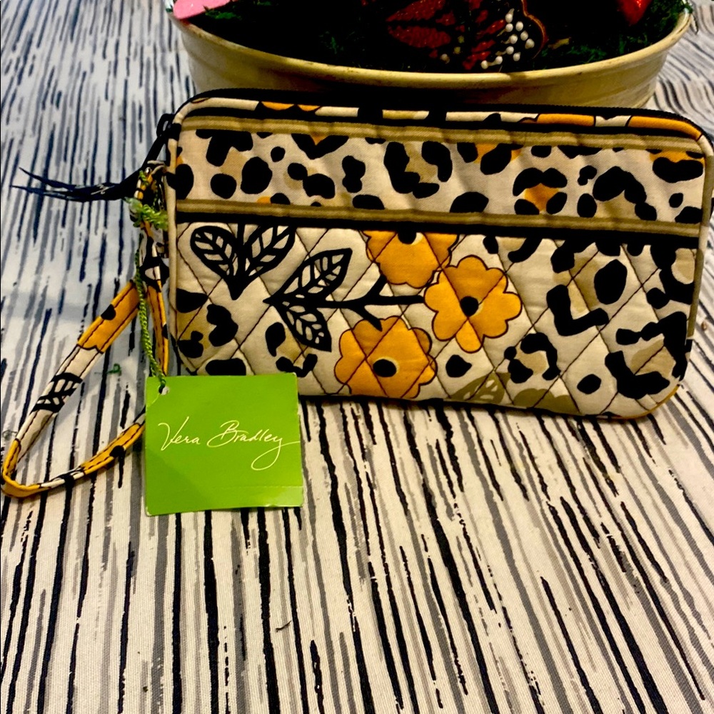 Vera Bradley Go wild wristlet Nwt 8” l x 4” w